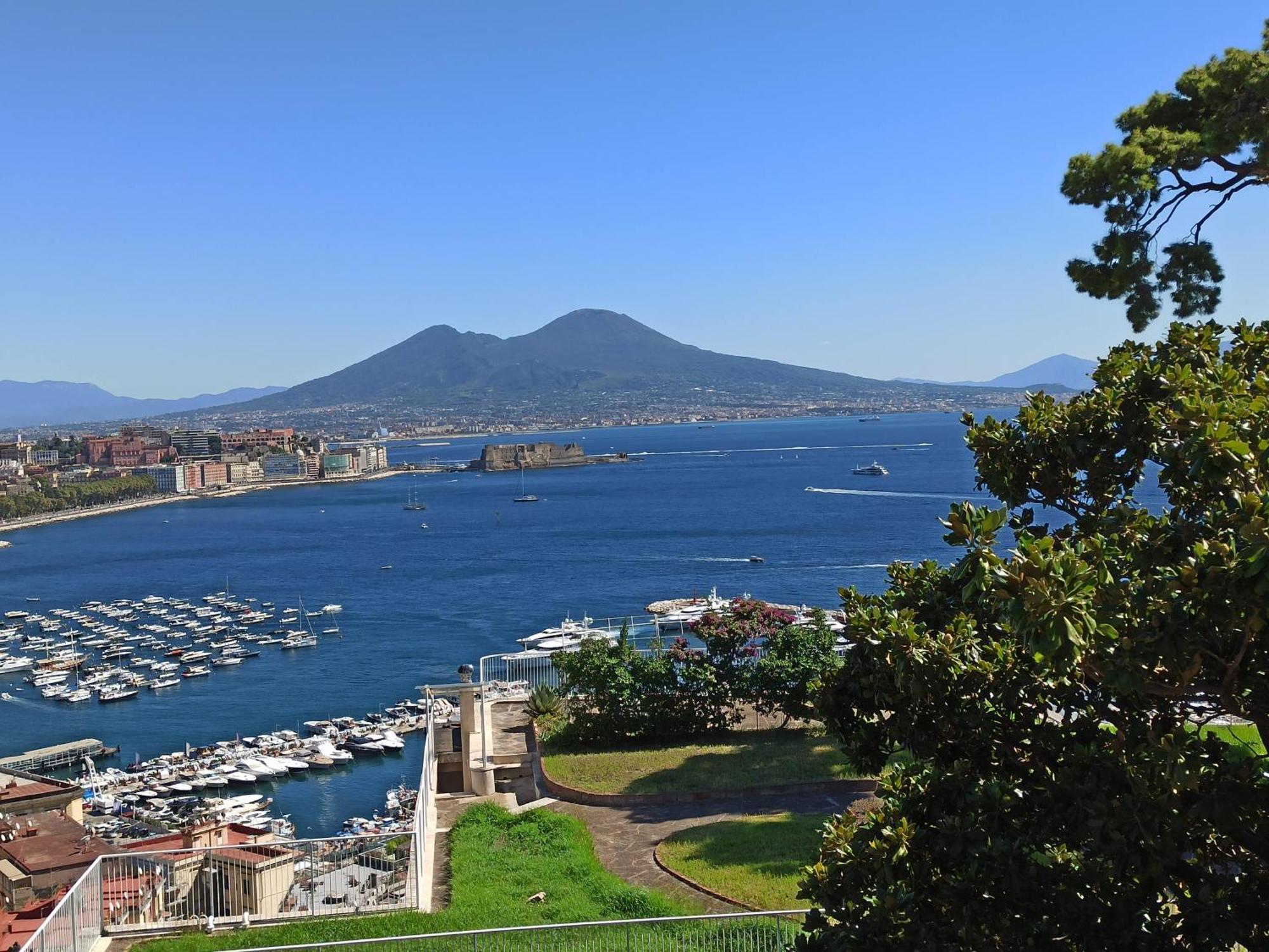 Monocamera Con Terrazzogiardino -Studette -Zona Panoramica Posillipo Неаполь Екстер'єр фото