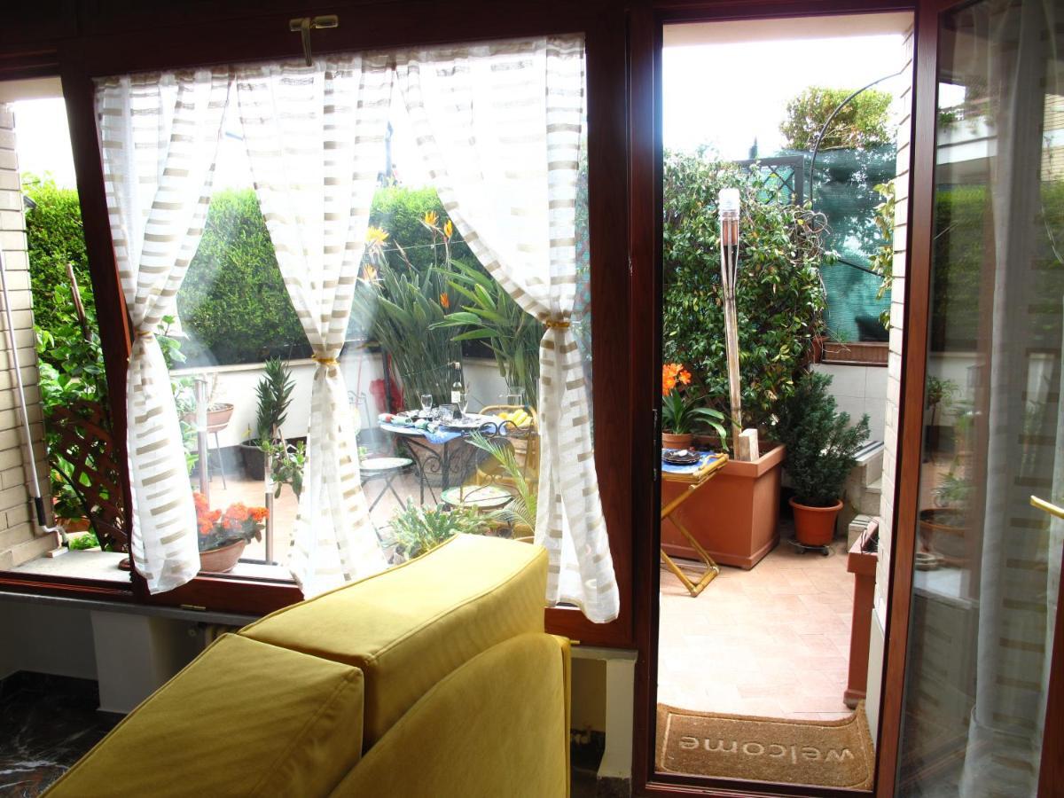 Monocamera Con Terrazzogiardino -Studette -Zona Panoramica Posillipo Неаполь Екстер'єр фото